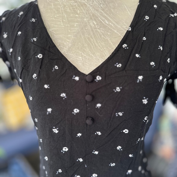 ♡Black Floral Women's Dress -Size Medium♡ - Picture 2 of 4